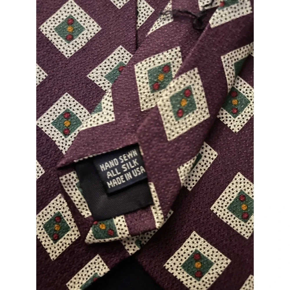 Jos A Bank Premier Collection Neckwear Tie Purple Diamond USA 100% Silk JBHS